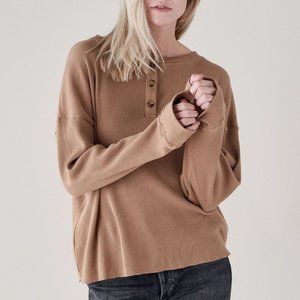 DONNI Long Sleeve Thermal Henley in Camel